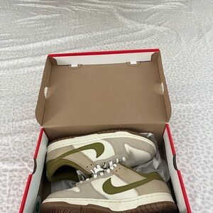 Stylish Sneakers with Olive Accents